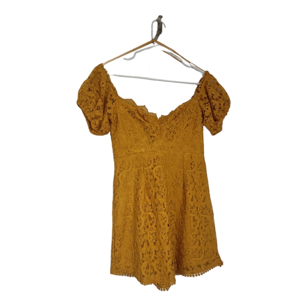 Saints + Secrets Yellow lace dress Size Medium NWT